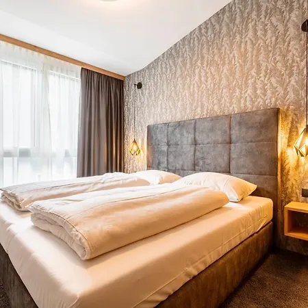 Zillertal Suites By Alps Resorts Fuegen