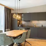 Zillertal Suites By Alps Resorts Fuegen