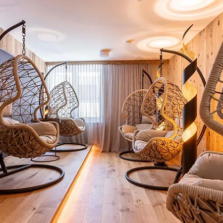Zillertal Suites By Alps Resorts Fuegen